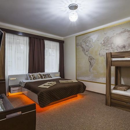 Luxury Air-Conditioned Rooms In Old Town Братислава Екстериор снимка