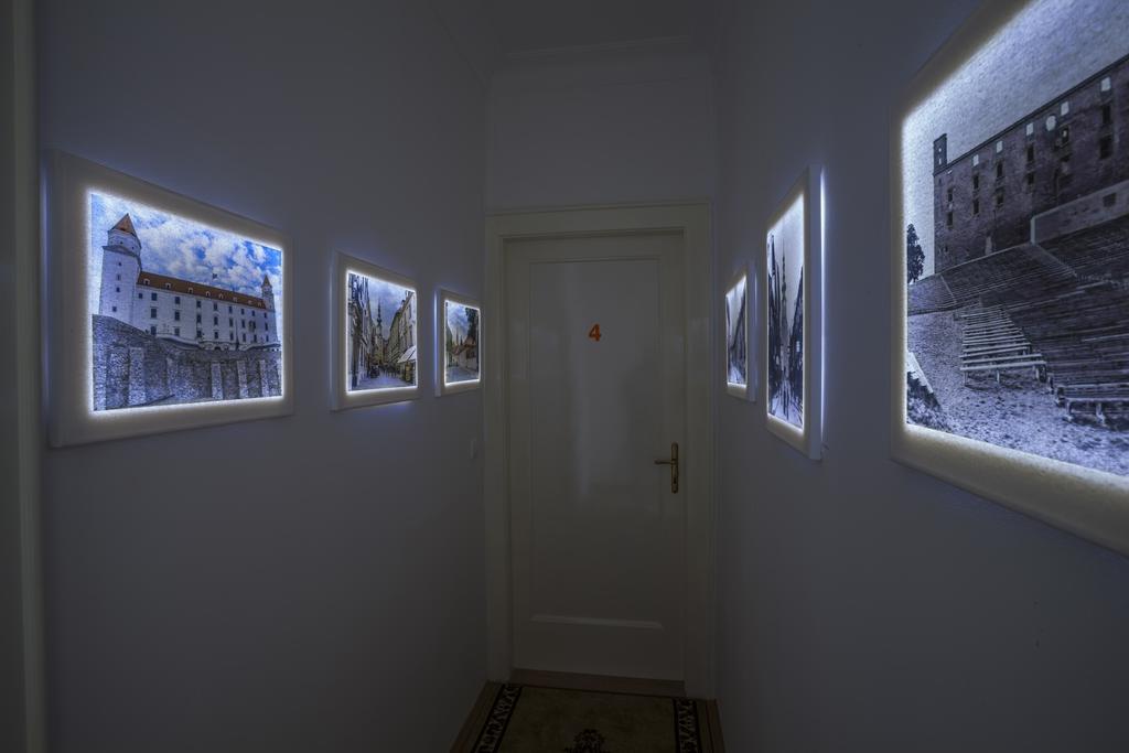 Luxury Air-Conditioned Rooms In Old Town Братислава Екстериор снимка