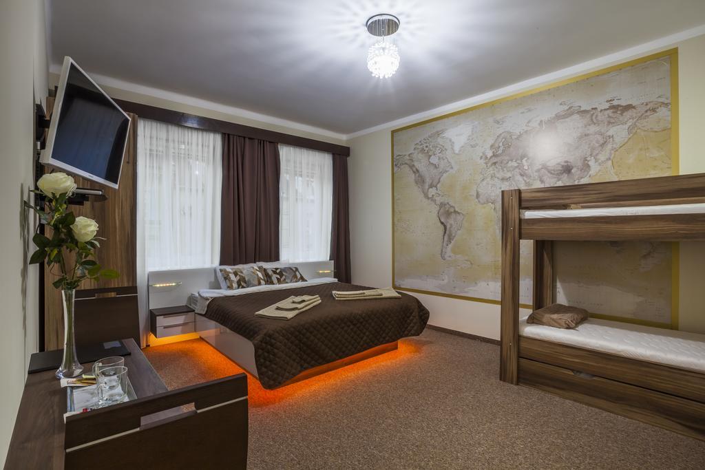 Luxury Air-Conditioned Rooms In Old Town Братислава Екстериор снимка