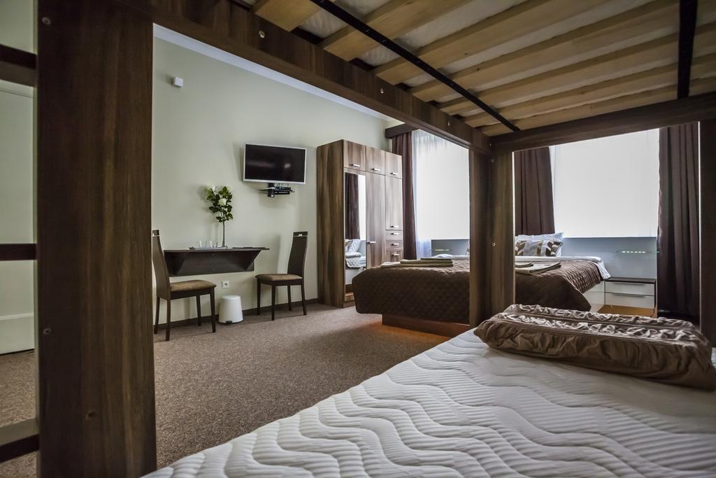 Luxury Air-Conditioned Rooms In Old Town Братислава Екстериор снимка