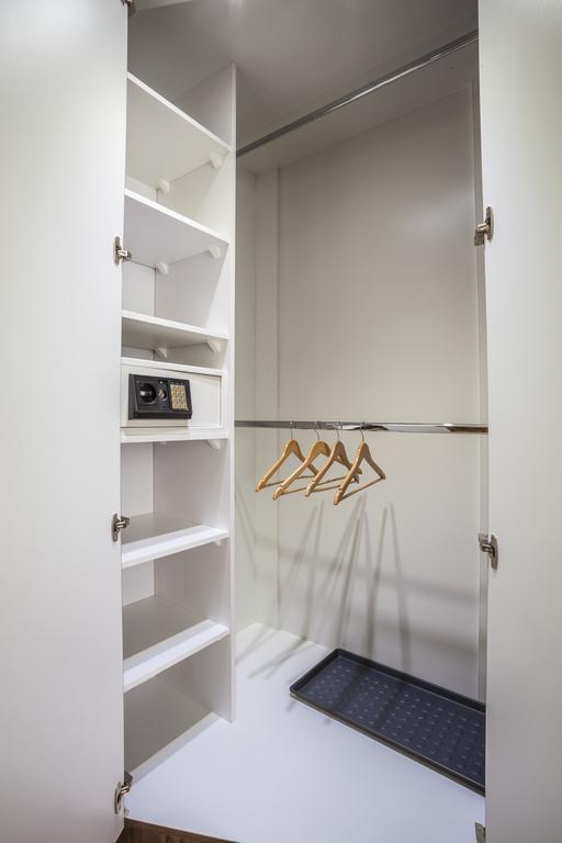 Luxury Air-Conditioned Rooms In Old Town Братислава Екстериор снимка