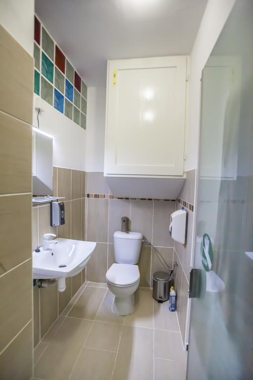 Luxury Air-Conditioned Rooms In Old Town Братислава Екстериор снимка