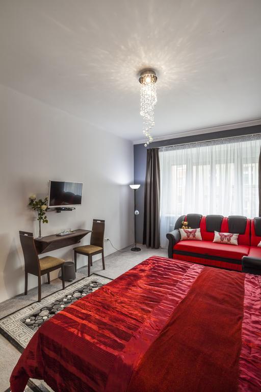 Luxury Air-Conditioned Rooms In Old Town Братислава Екстериор снимка