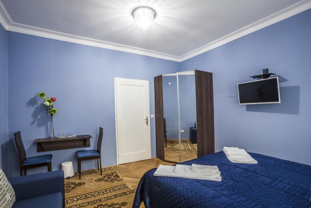 Luxury Air-Conditioned Rooms In Old Town Братислава Екстериор снимка