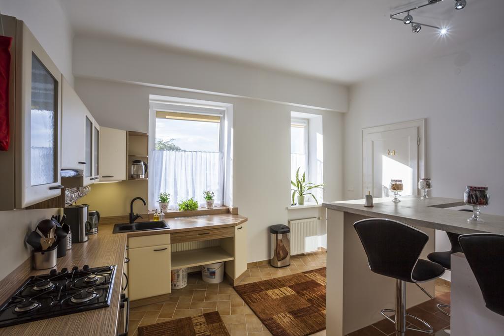 Luxury Air-Conditioned Rooms In Old Town Братислава Екстериор снимка