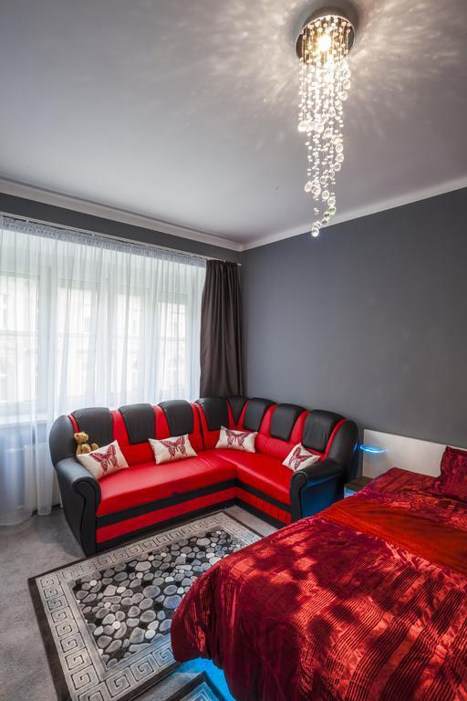Luxury Air-Conditioned Rooms In Old Town Братислава Екстериор снимка