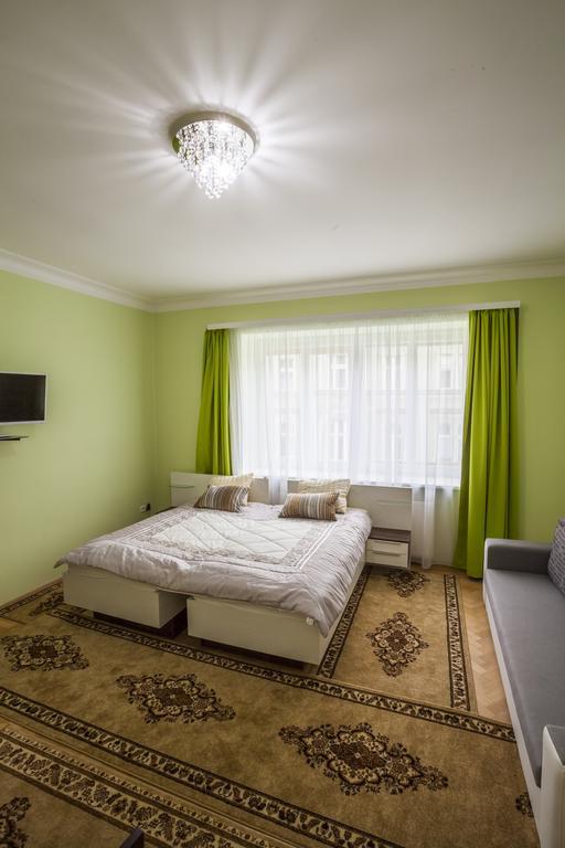 Luxury Air-Conditioned Rooms In Old Town Братислава Екстериор снимка